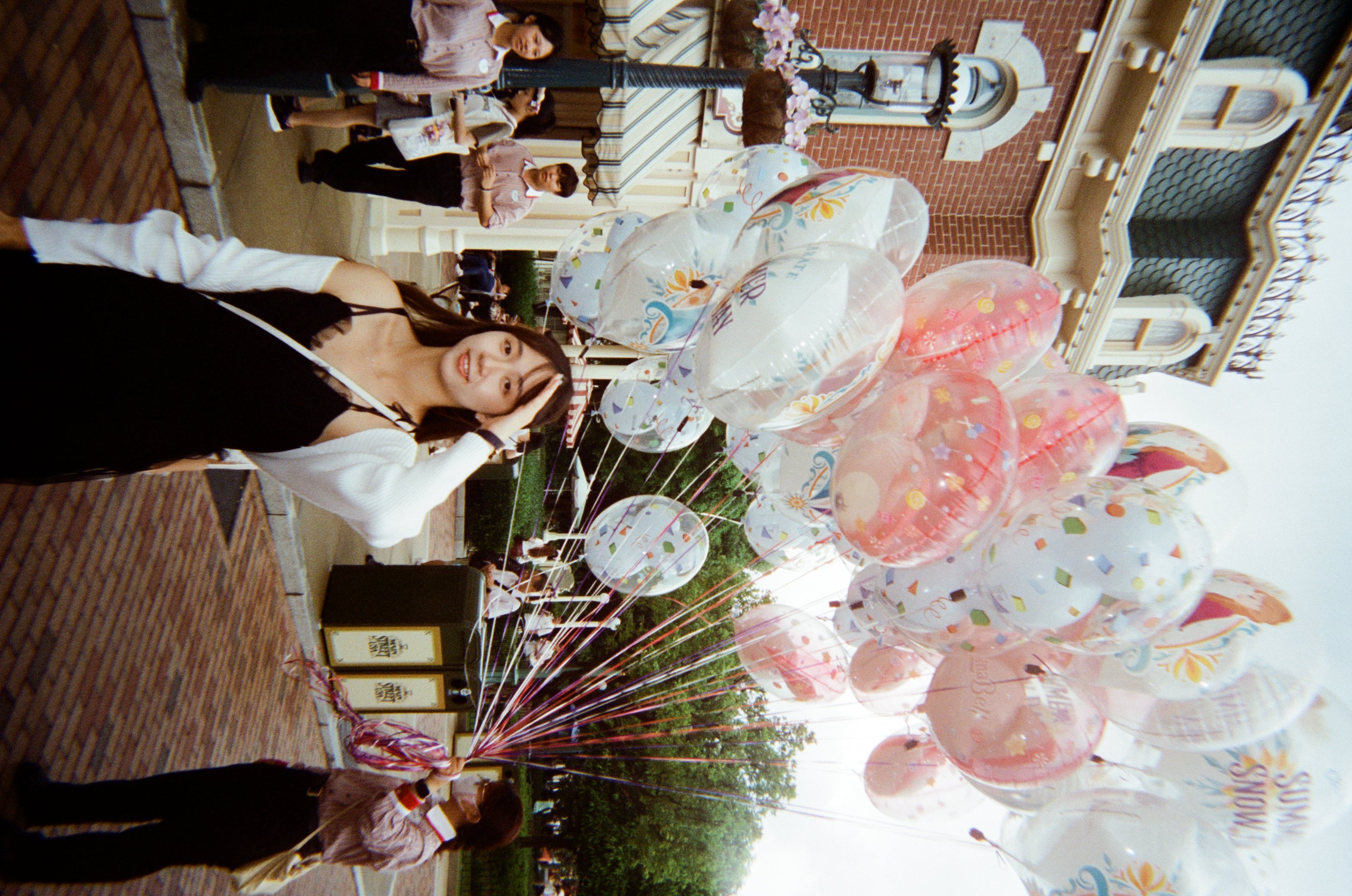 T5SWF 慢曝 Picnic Time可重用菲林相機Reusable full frame 35mm film camera (預載27張自家彩色負片Pre-loaded T5SWF C-41 29EXP)