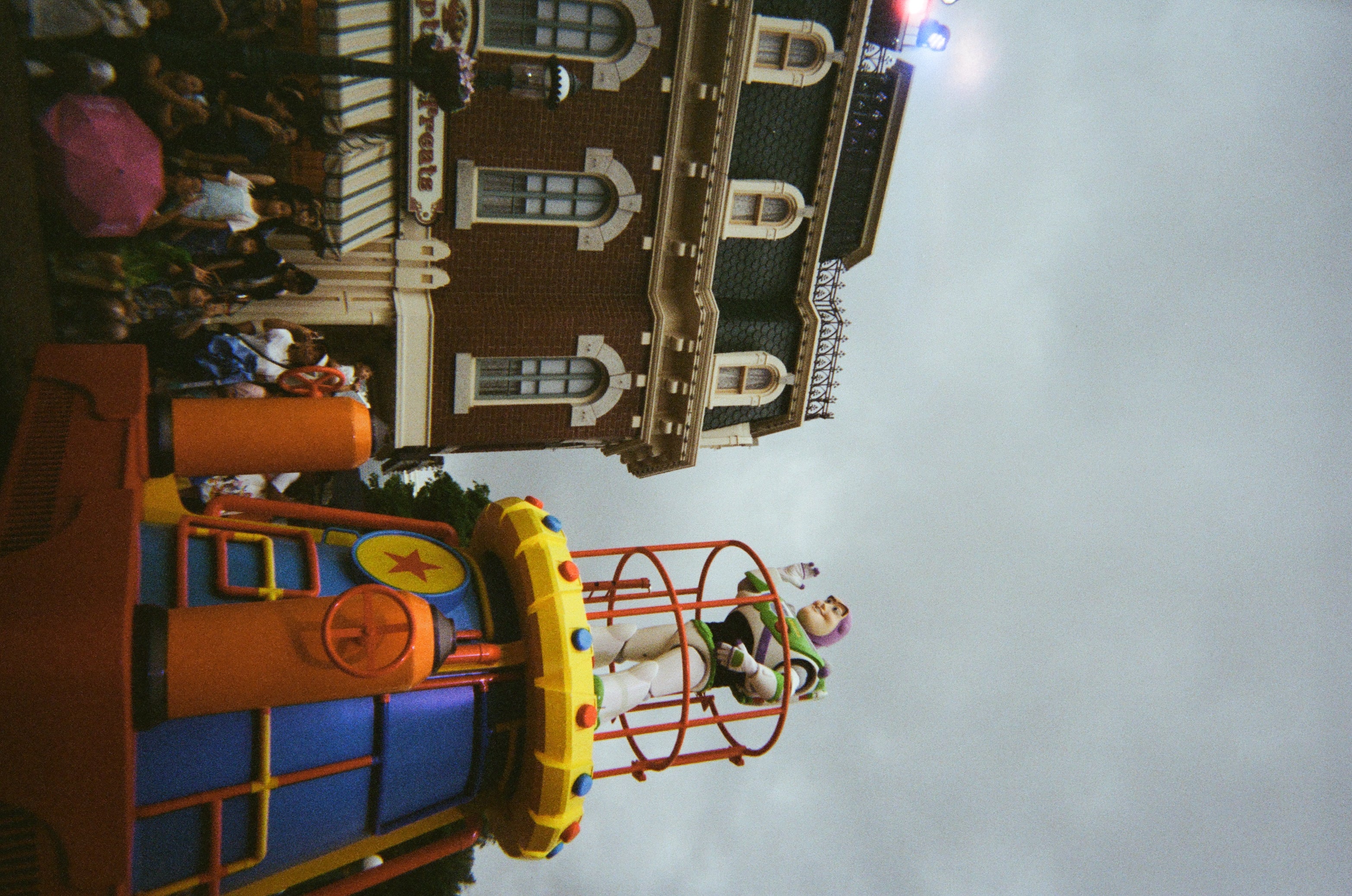 T5SWF 慢曝 Picnic Time可重用菲林相機Reusable full frame 35mm film camera (預載27張自家彩色負片Pre-loaded T5SWF C-41 29EXP)