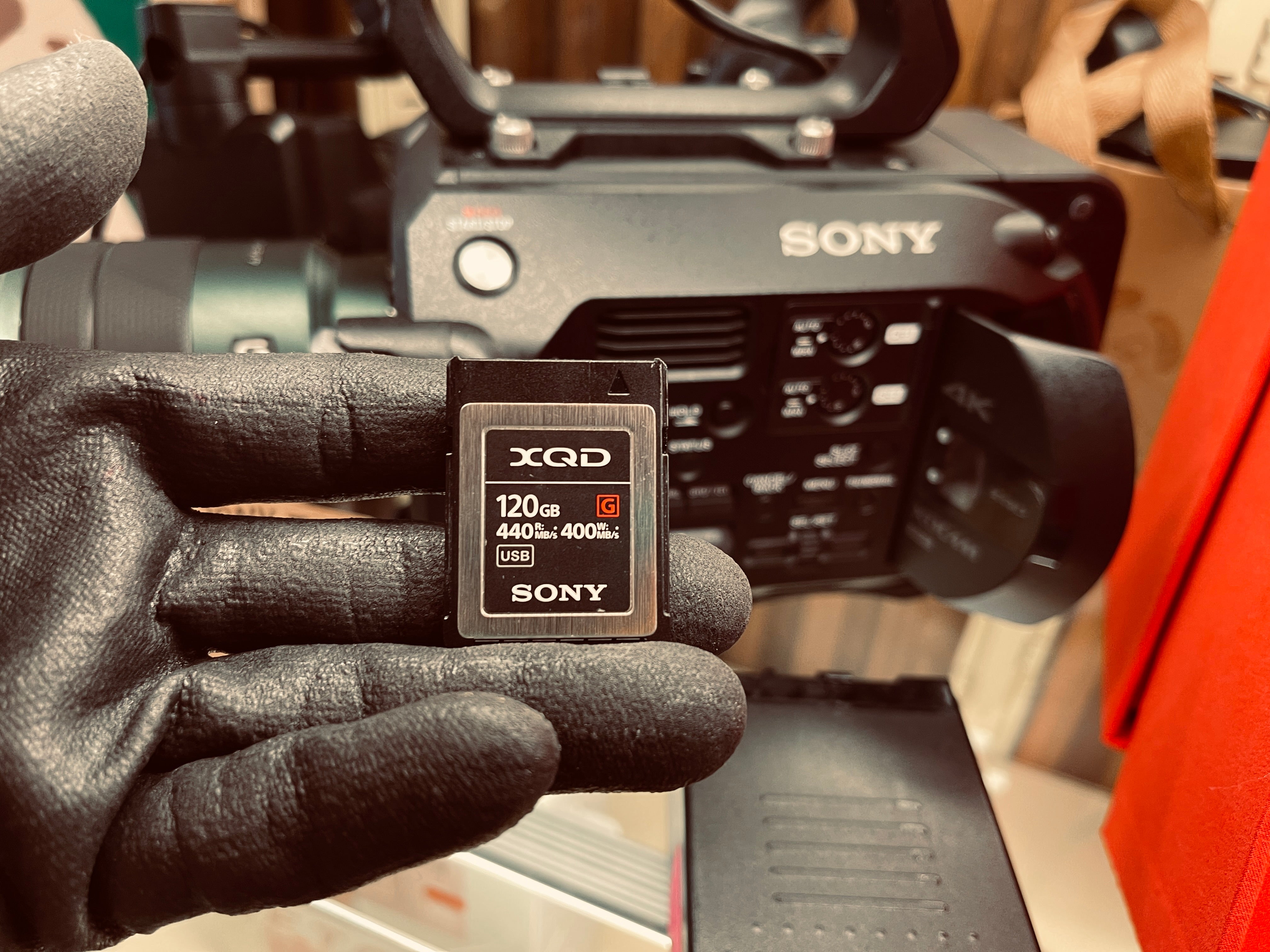 Sony FS7 Mark 1 with 18-110(New) & 120 GB XQD with reader， battery and charger