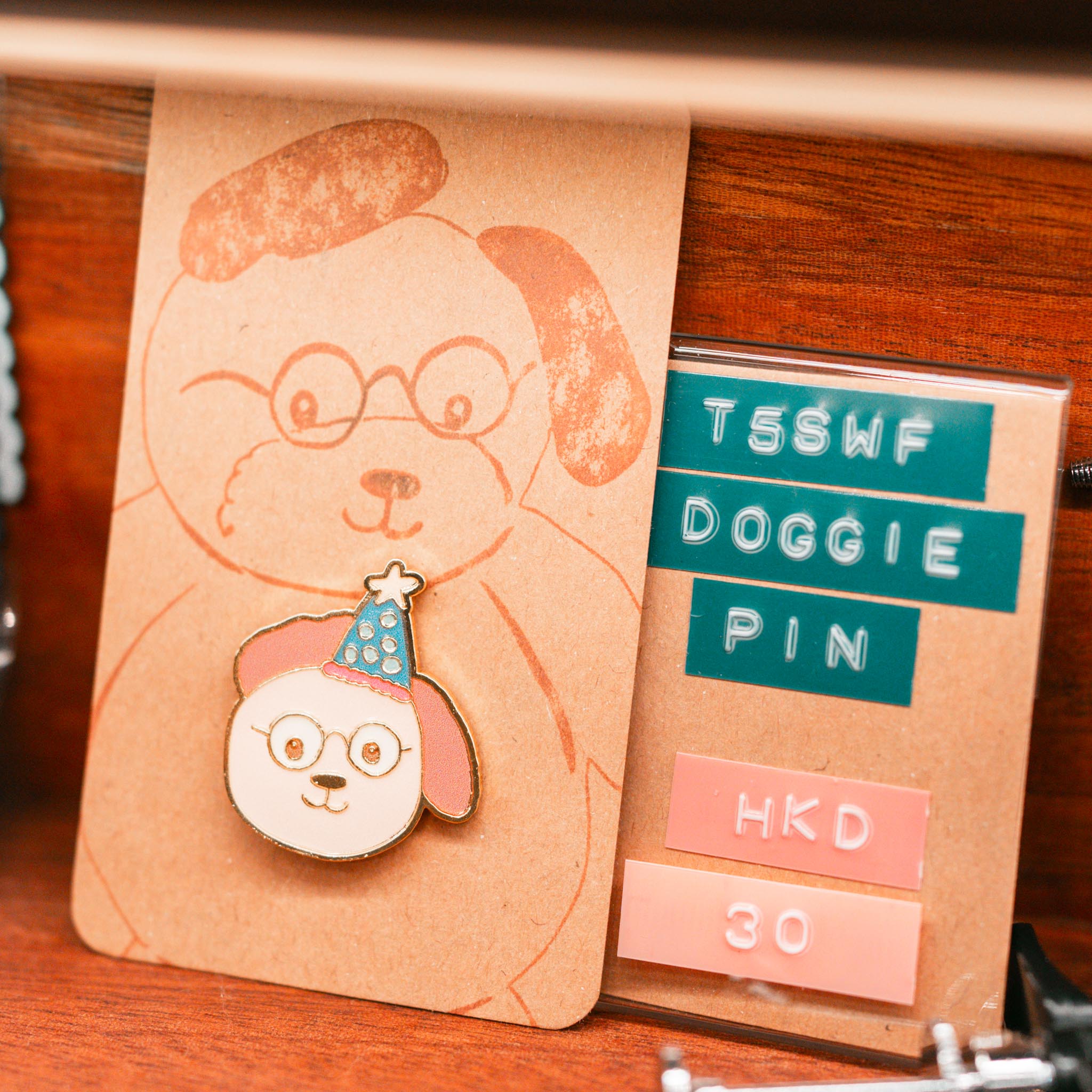 慢曝狗勾襟章 T5SWF Doggie Pin 2024