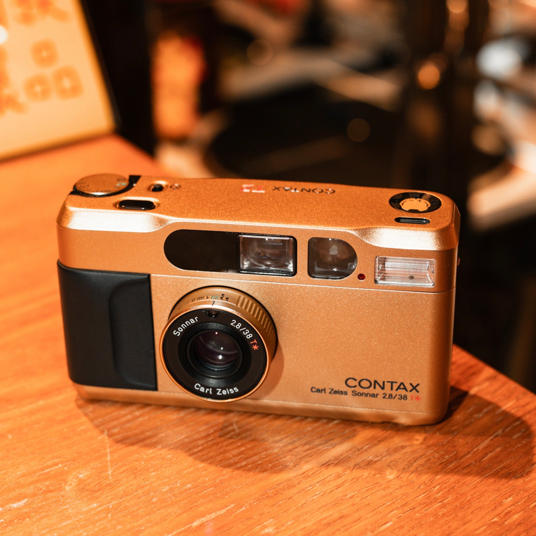 フィルムカメラ CONTAX T2 Carl Zeiss Sonar 2.8/38 カメラ【 CONTAX T2 Carl Zeiss Sonnar 38mm f2.8 チタンブラック 美品