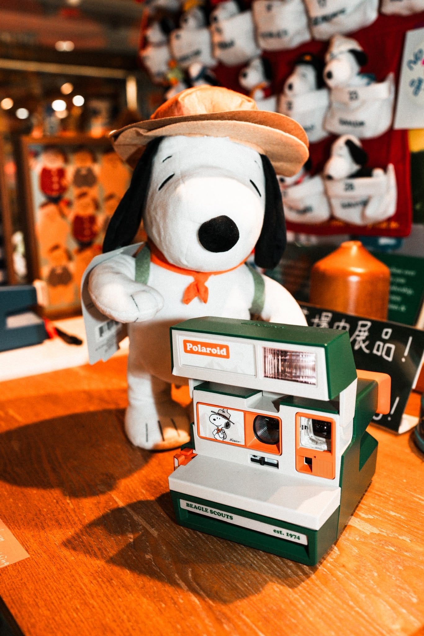 Polaroid 600 - Snoopy Peanuts Beagle Scouts Instant Film Camera